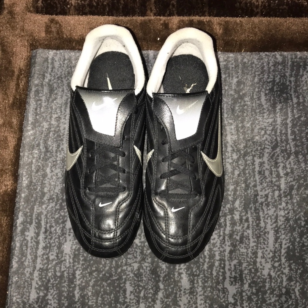 Nike soccer shoes size 6.